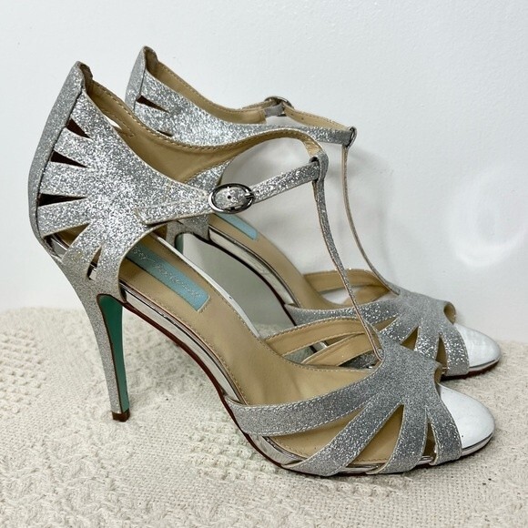 Blue by Betsey Johnson T Strap Silver Glitter Tee Heels Stiletto Sandals Bridal - Picture 7 of 12